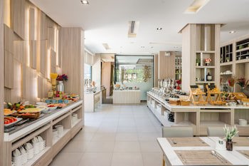 Altera Hotel And Residence
