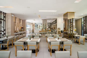 Altera Hotel And Residence