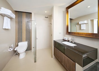 Altera Hotel And Residence