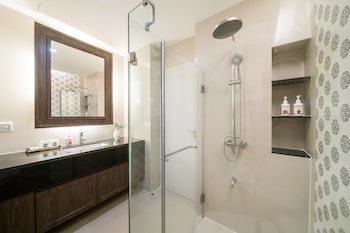 Altera Hotel And Residence