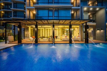 Altera Hotel And Residence