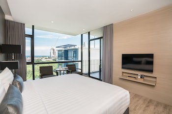 Altera Hotel And Residence