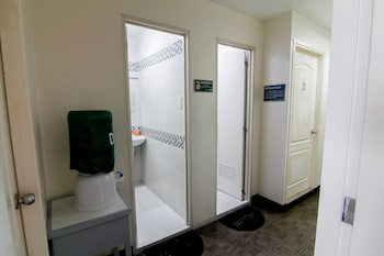 Dg Budget Hotel Salem