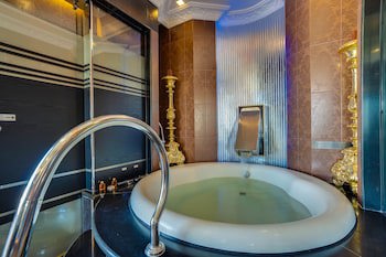Abc Hotel