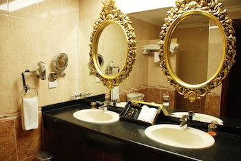 Abc Hotel