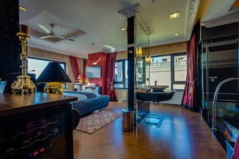 Abc Hotel
