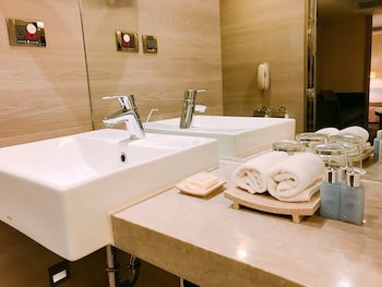 Chateau De Chine Hotel Kaohsiung