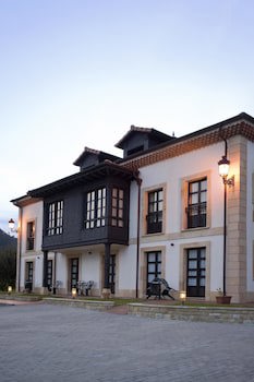 La Casona De La Roza