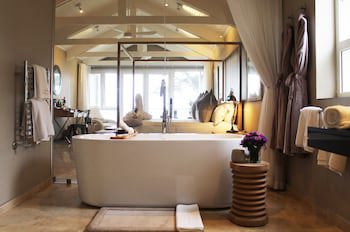 Abalone Guest Lodge