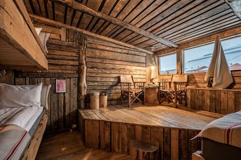 Basecamp Spitsbergen Hotel