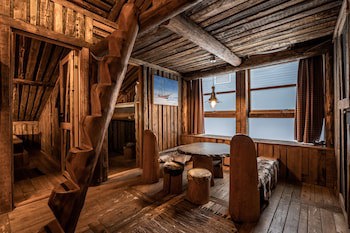 Basecamp Spitsbergen Hotel