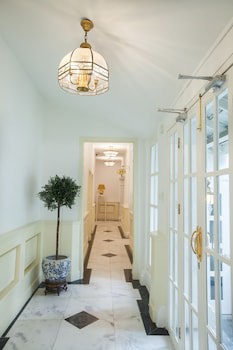 Apple Heritage Hotel
