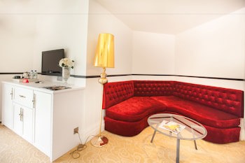 Apple Heritage Hotel