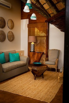 Amakhosi Safari Lodge And Spa