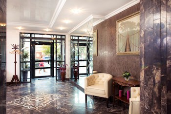 Greguar Hotel & Apartments