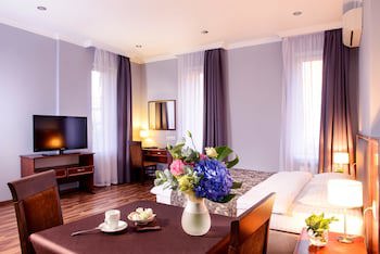Greguar Hotel & Apartments