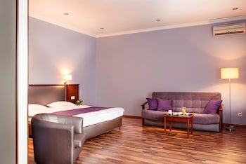 Greguar Hotel & Apartments