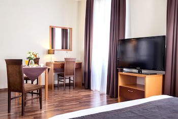 Greguar Hotel & Apartments
