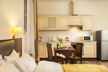 Greguar Hotel & Apartments