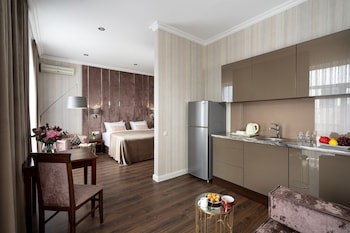 Greguar Hotel & Apartments