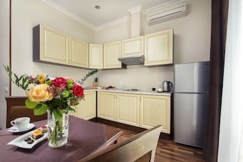 Greguar Hotel & Apartments