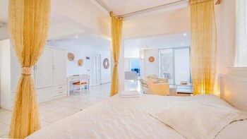 Villa Tamara 12 Adult Hotel