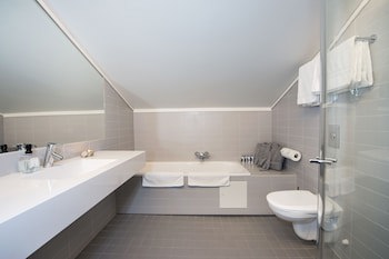 Svalbard Hotell - Polfareren