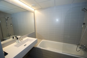 Svalbard Hotell - Polfareren