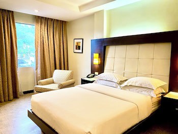 Circle Inn - Hotel & Suites