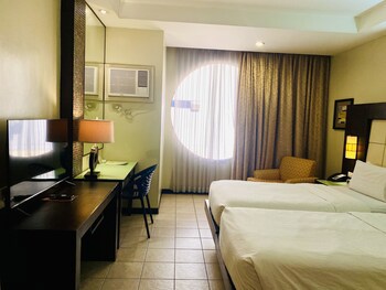 Circle Inn - Hotel & Suites