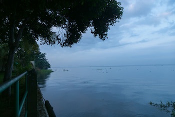 Illikkalam Lakeside Cottages