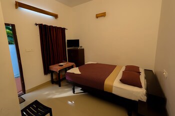 Illikkalam Lakeside Cottages