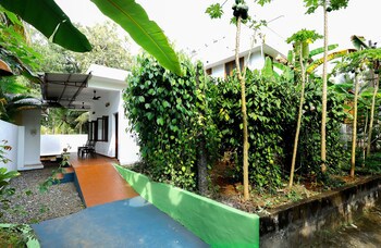 Illikkalam Lakeside Cottages