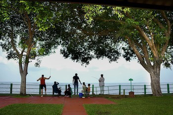 Illikkalam Lakeside Cottages