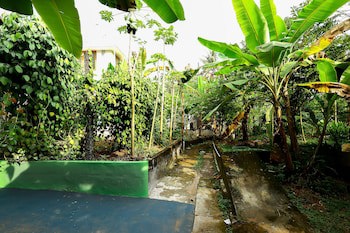 Illikkalam Lakeside Cottages