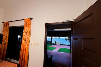 Illikkalam Lakeside Cottages