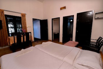 Illikkalam Lakeside Cottages