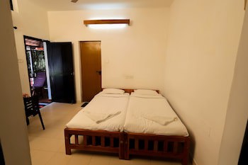 Illikkalam Lakeside Cottages