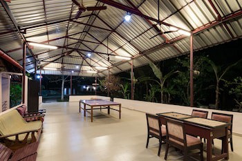 Illikkalam Lakeside Cottages