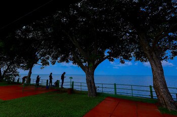 Illikkalam Lakeside Cottages