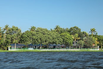 Illikkalam Lakeside Cottages