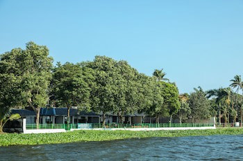Illikkalam Lakeside Cottages