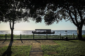Illikkalam Lakeside Cottages