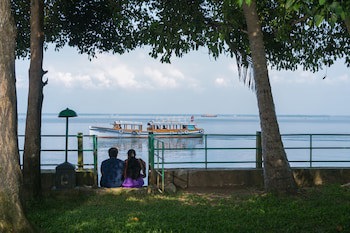 Illikkalam Lakeside Cottages