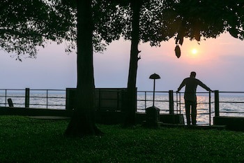 Illikkalam Lakeside Cottages