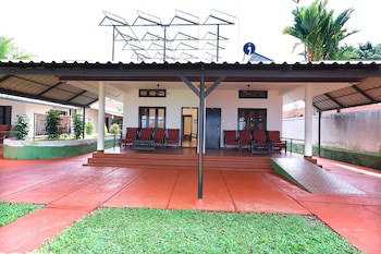 Illikkalam Lakeside Cottages