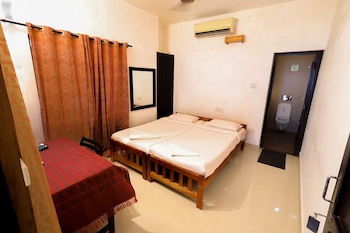Illikkalam Lakeside Cottages