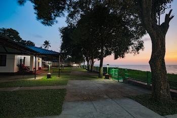 Illikkalam Lakeside Cottages