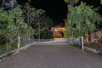 Illikkalam Lakeside Cottages
