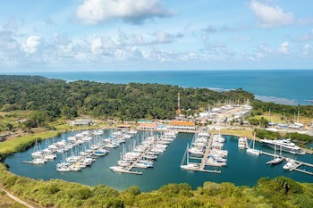 Marina Hotel At Shelter Bay